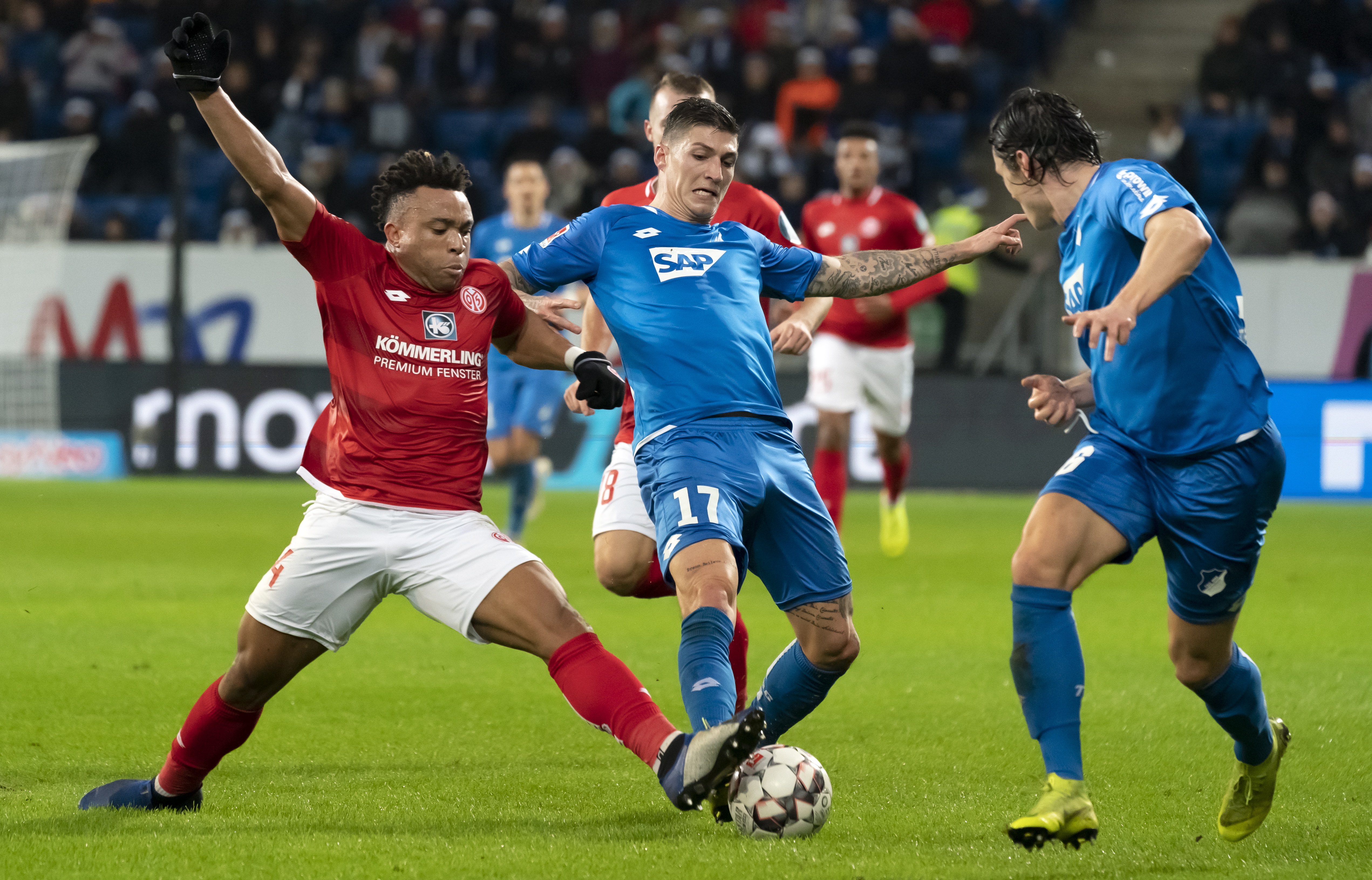 投以极大的 投以极大的