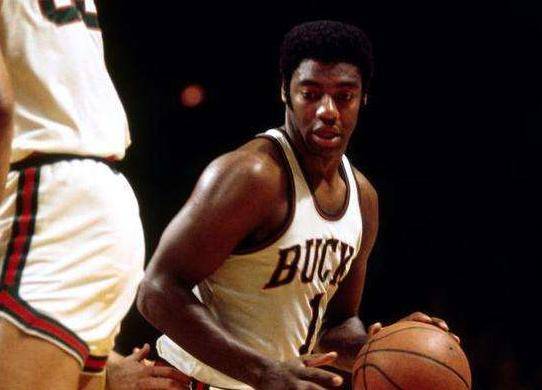 她已经跃居 她已经跃居